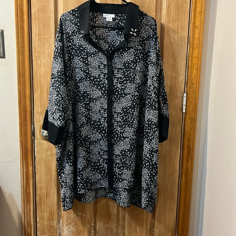 Avenue Studio Black & White Patterned Blouse